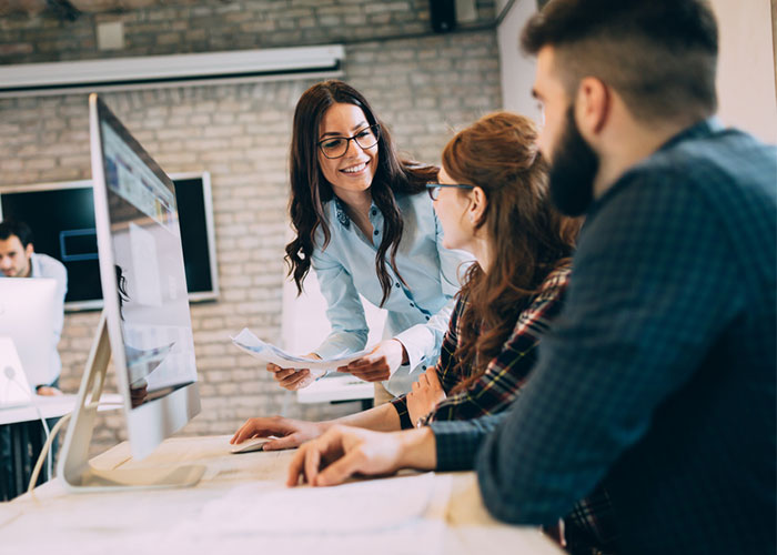 Team arbeitet gemeinsam mit HCL Connections