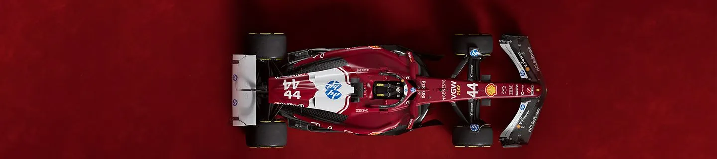 Ferrari-Formel-1-Rennwagen aus der Vogelperspektive
